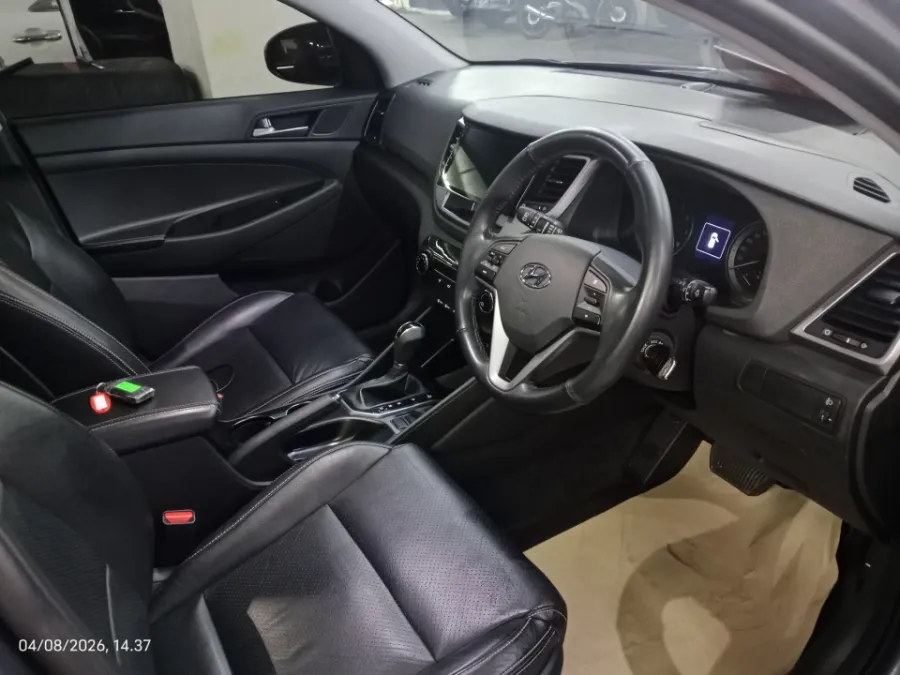 Foto Mobil Bekas Kabin Depan Hyundai Tucson 2.0 XG tahun 2018
