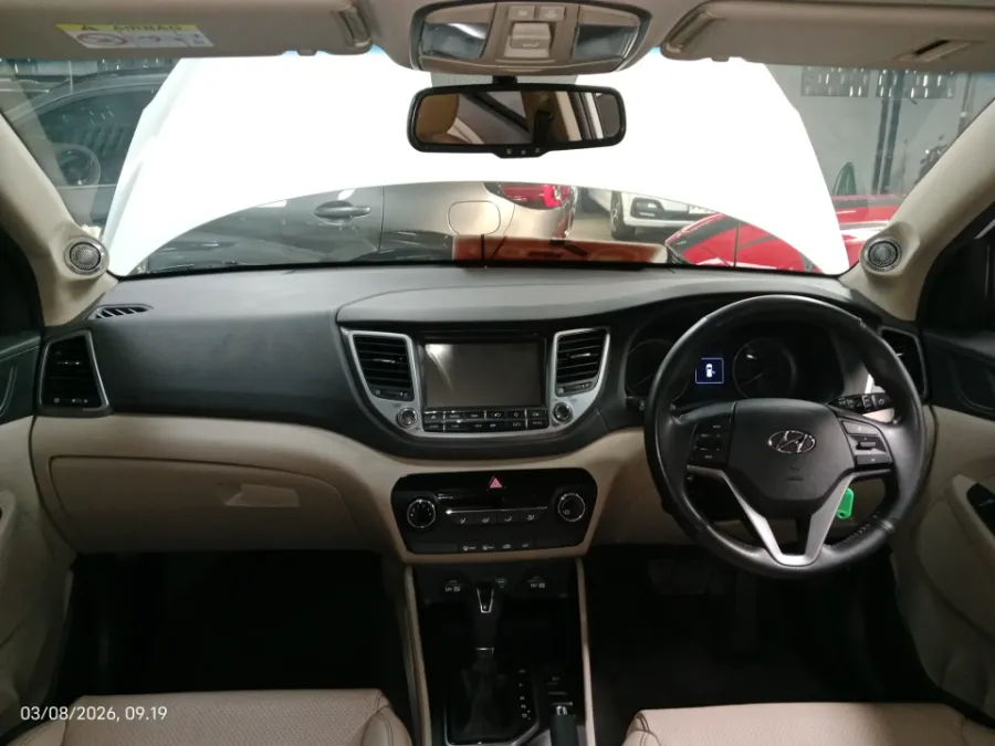 Foto Mobil Bekas Dashboard Hyundai Tucson 2.0 XG CRDi tahun 2018