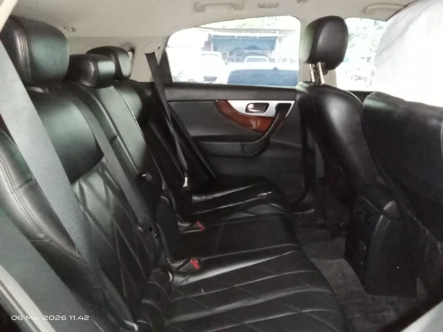 Foto Mobil Bekas Kabin Belakang Infiniti FX37 3.7 tahun 2011