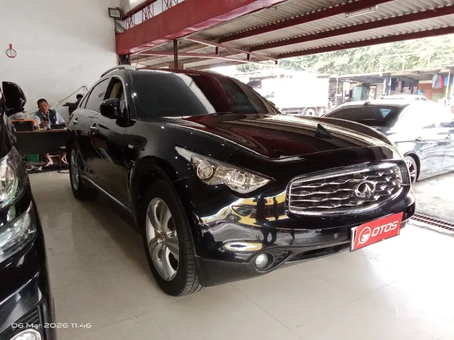 Foto Mobil Bekas Kanan Depan Infiniti FX37 3.7 tahun 2011