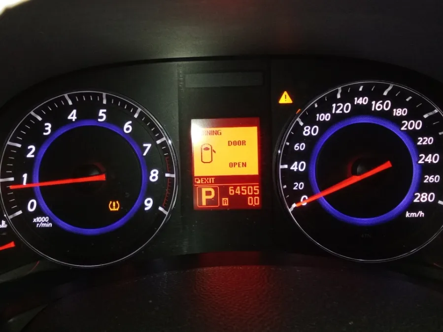 Foto Mobil Bekas Odometer Infiniti FX37 3.7 tahun 2011