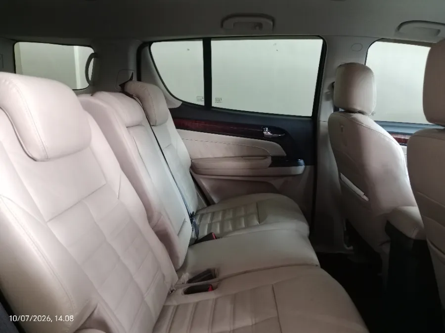 Foto Mobil Bekas Kabin Belakang Isuzu MU-X 2.5 tahun 2017