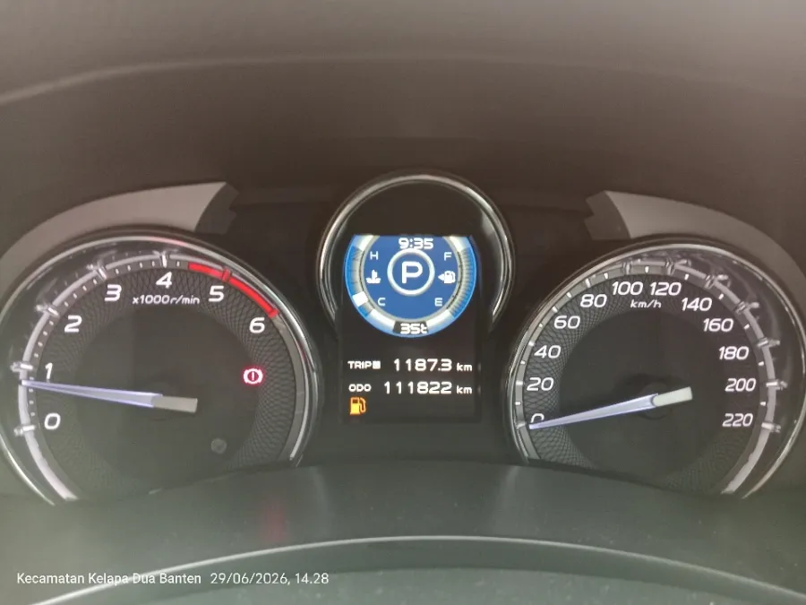 Foto Mobil Bekas Odometer Isuzu MU-X 2.5 Premiere tahun 2018