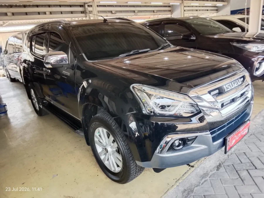 Foto Mobil Bekas Kanan Depan Isuzu MU-X 2.5 Premiere tahun 2019