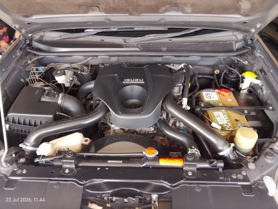Foto Mobil Bekas Mesin Isuzu MU-X 2.5 Premiere tahun 2019