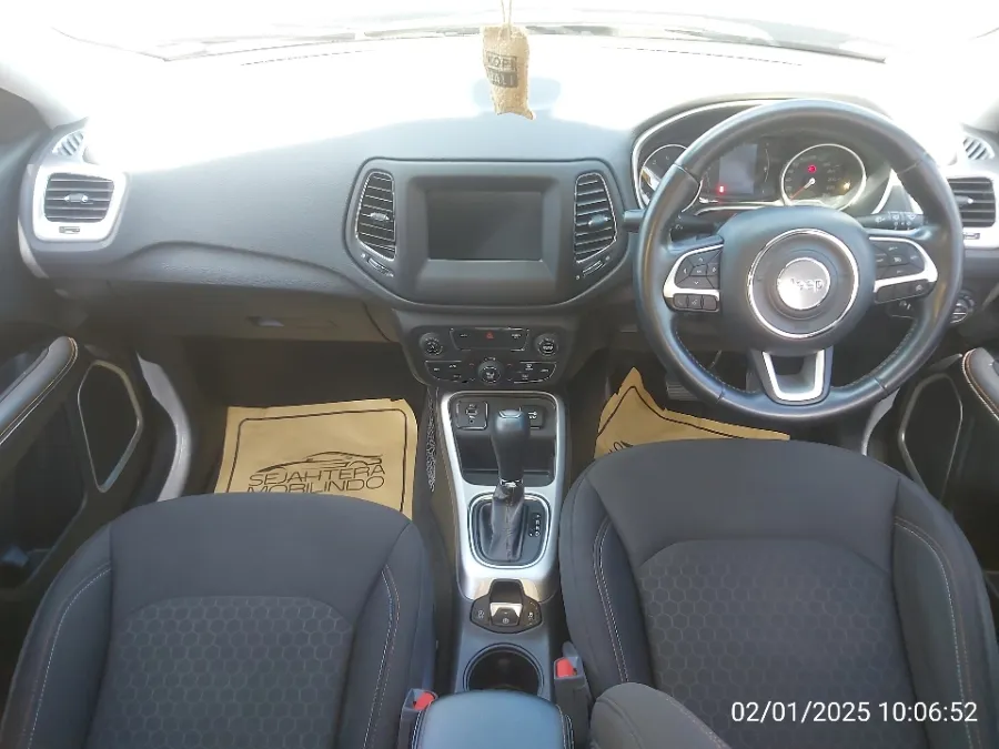 Foto Mobil Bekas Dashboard Jeep Compass 1.4 Longitude tahun 2018