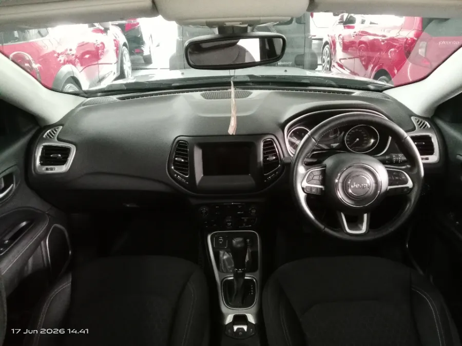 Foto Mobil Bekas Dashboard Jeep Compass 1.4 Longitude tahun 2018