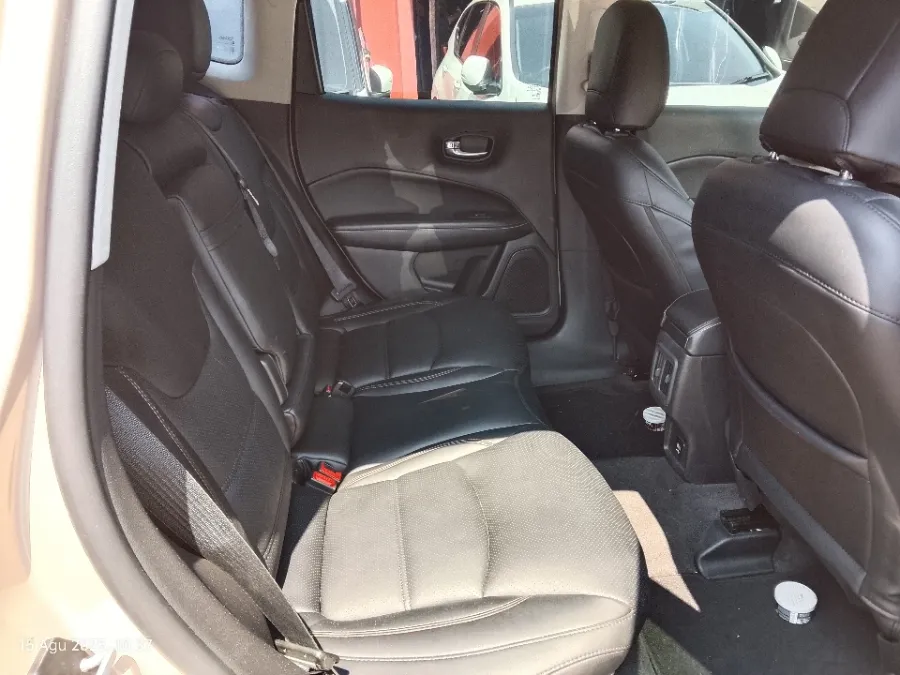 Foto Mobil Bekas Kabin Belakang Jeep Compass 1.4 Longitude tahun 2018