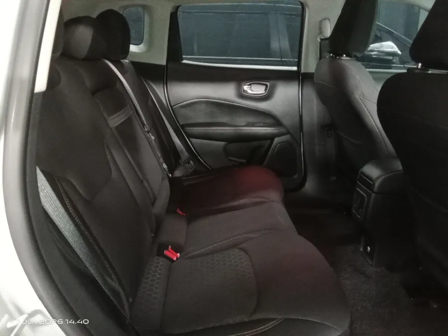Foto Mobil Bekas Kabin Belakang Jeep Compass 1.4 Longitude tahun 2018
