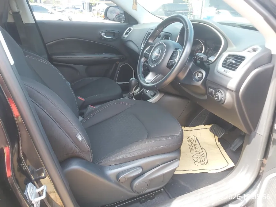 Foto Mobil Bekas Kabin Depan Jeep Compass 1.4 Longitude tahun 2018