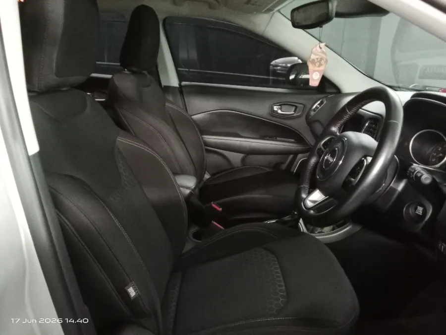 Foto Mobil Bekas Kabin Depan Jeep Compass 1.4 Longitude tahun 2018