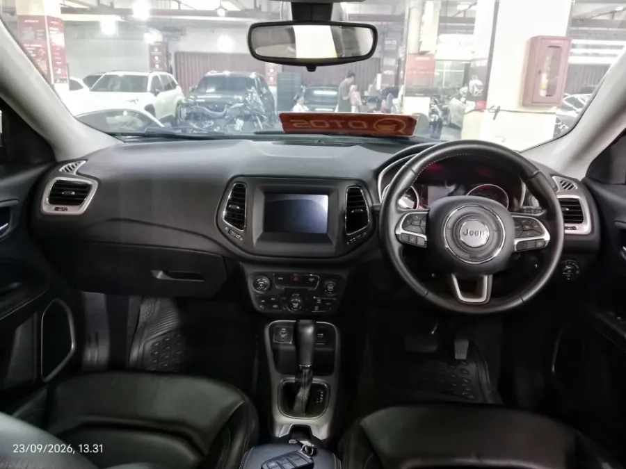 Foto Mobil Bekas Dashboard Jeep Compass 1.4 Longitude tahun 2019