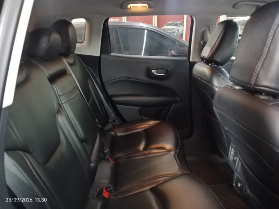 Foto Mobil Bekas Kabin Belakang Jeep Compass 1.4 Longitude tahun 2019