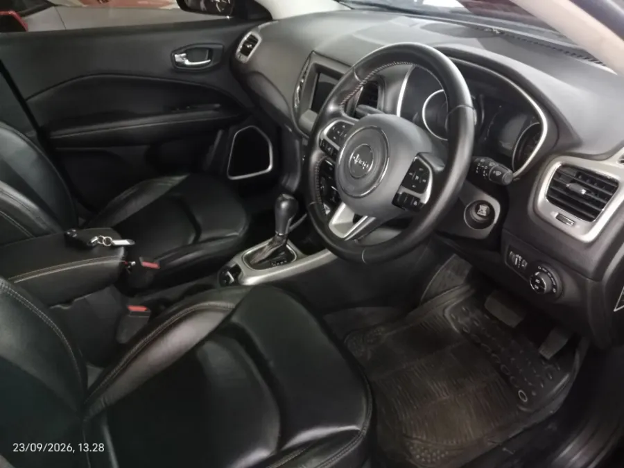 Foto Mobil Bekas Kabin Depan Jeep Compass 1.4 Longitude tahun 2019