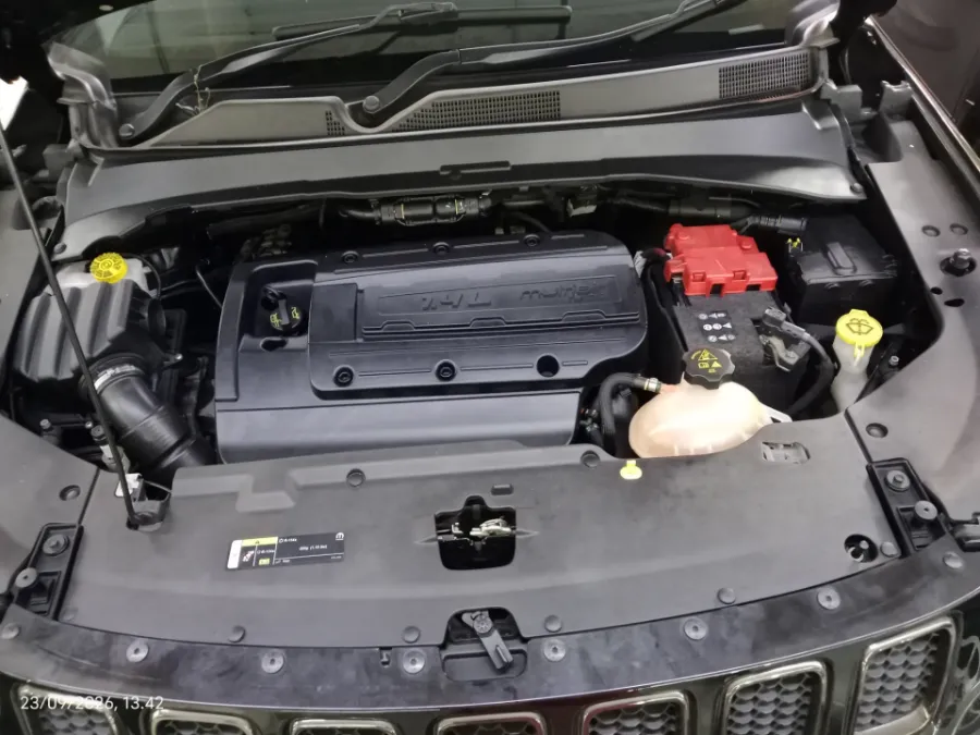 Foto Mobil Bekas Mesin Jeep Compass 1.4 Longitude tahun 2019