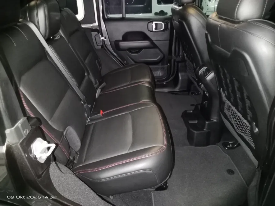 Foto Mobil Bekas Kabin Belakang Jeep Wrangler 2.0 tahun 2019