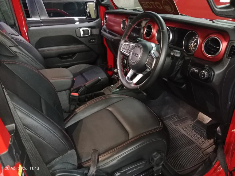 Foto Mobil Bekas Kabin Depan Jeep Wrangler 2.0 Rubicon 2-Door tahun 2023