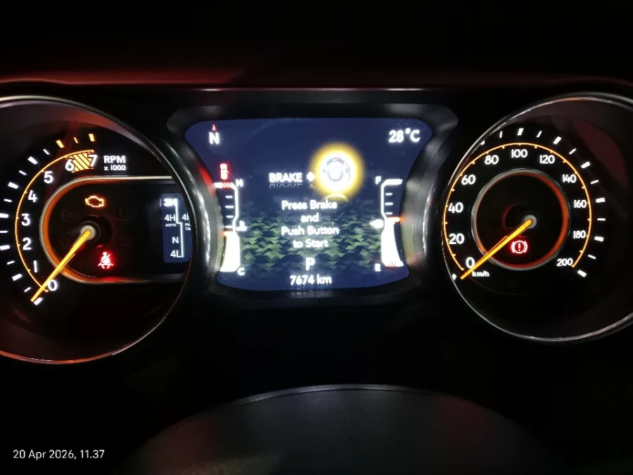Foto Mobil Bekas Odometer Jeep Wrangler 2.0 Rubicon 2-Door tahun 2023