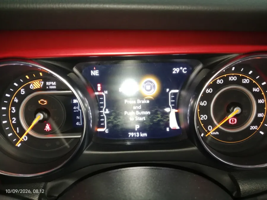 Foto Mobil Bekas Odometer Jeep Wrangler 2.0 Rubicon 2-Door tahun 2023