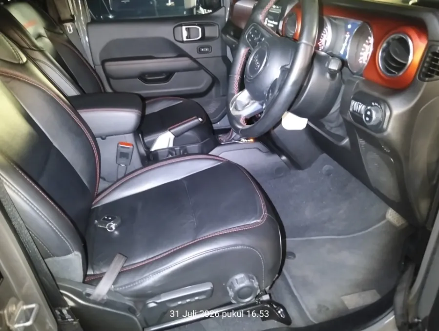Foto Mobil Bekas Kabin Depan Jeep Wrangler 2.0 Rubicon 4-Door tahun 2020