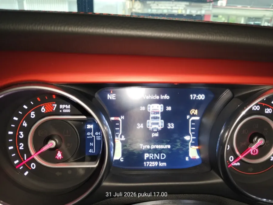Foto Mobil Bekas Odometer Jeep Wrangler 2.0 Rubicon 4-Door tahun 2020