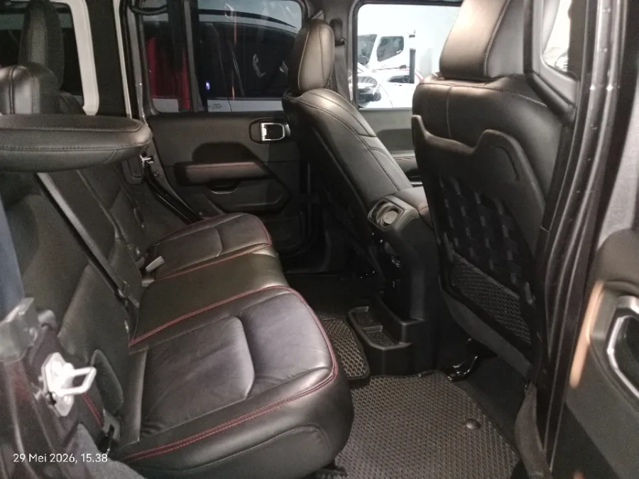 Foto Mobil Bekas Kabin Belakang Jeep Wrangler 2.0 Rubicon 4-Door tahun 2022