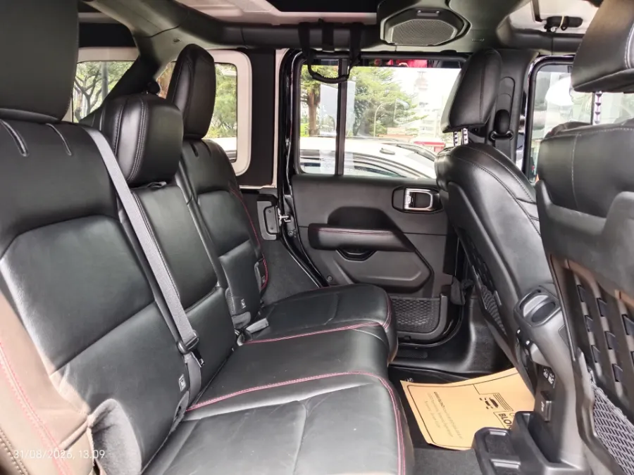 Foto Mobil Bekas Kabin Belakang Jeep Wrangler 2.0 Rubicon 4-Door tahun 2022