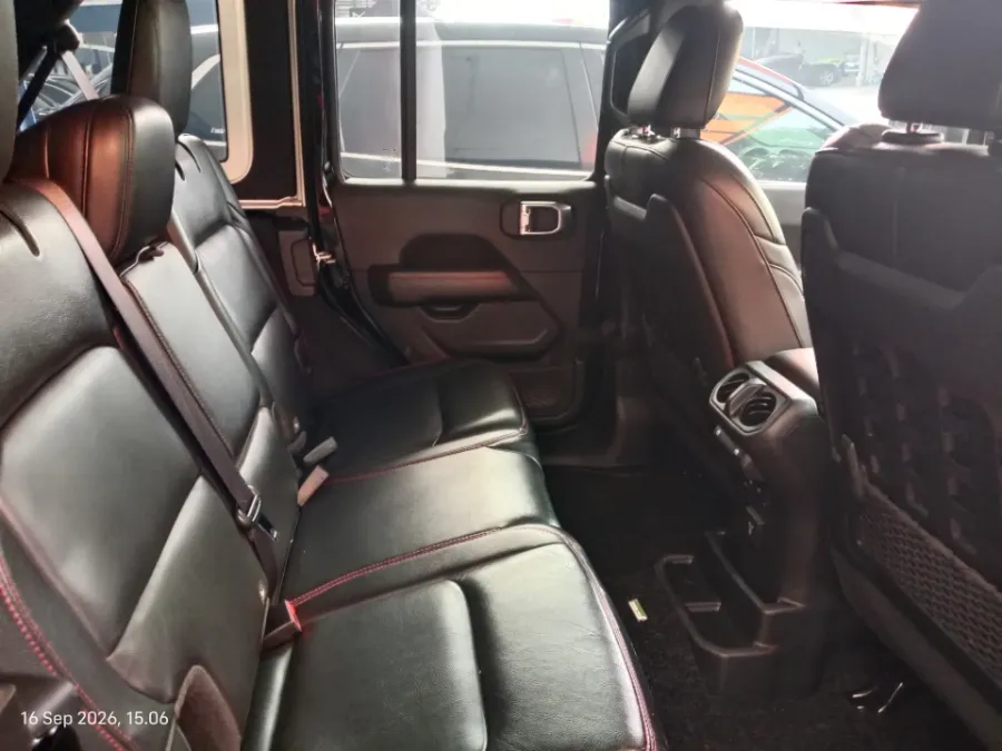 Foto Mobil Bekas Kabin Belakang Jeep Wrangler 2.0 Rubicon 4-Door tahun 2022