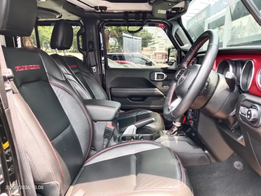 Foto Mobil Bekas Kabin Depan Jeep Wrangler 2.0 Rubicon 4-Door tahun 2022