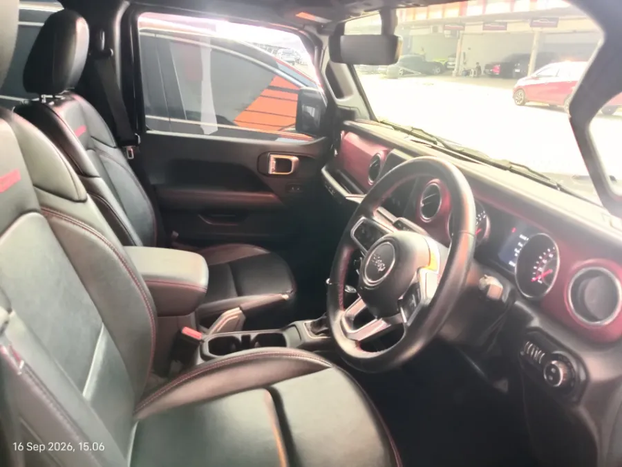 Foto Mobil Bekas Kabin Depan Jeep Wrangler 2.0 Rubicon 4-Door tahun 2022