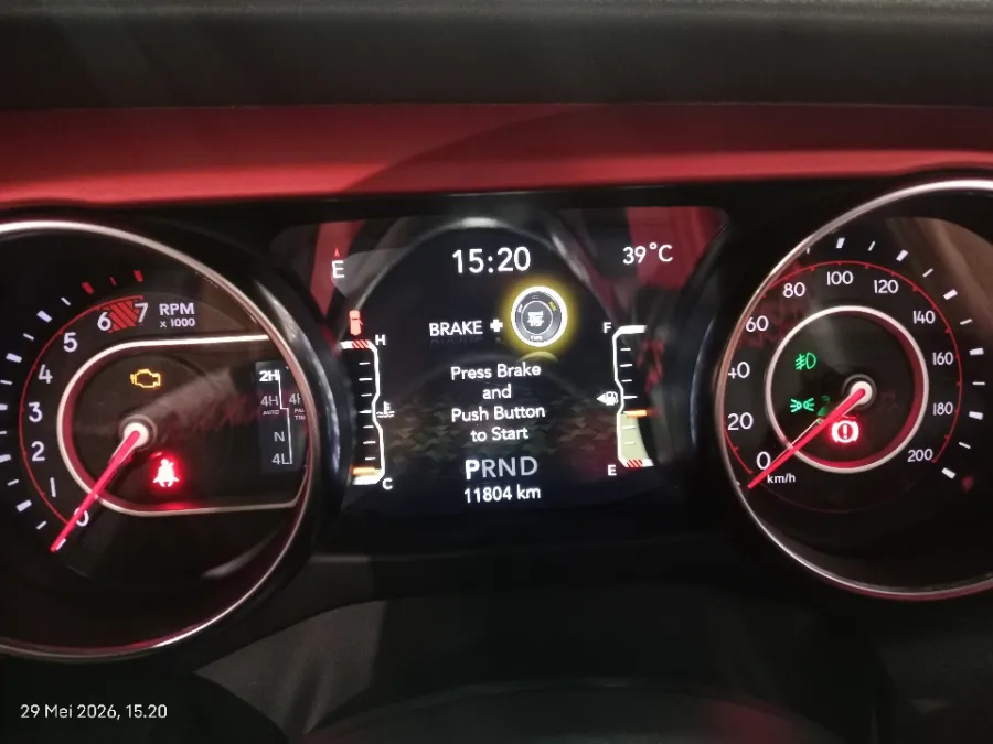 Foto Mobil Bekas Odometer Jeep Wrangler 2.0 Rubicon 4-Door tahun 2022