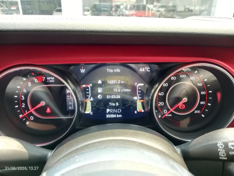 Foto Mobil Bekas Odometer Jeep Wrangler 2.0 Rubicon 4-Door tahun 2022