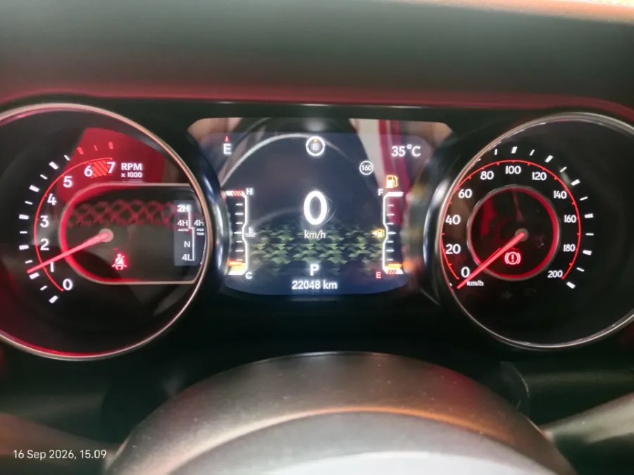 Foto Mobil Bekas Odometer Jeep Wrangler 2.0 Rubicon 4-Door tahun 2022