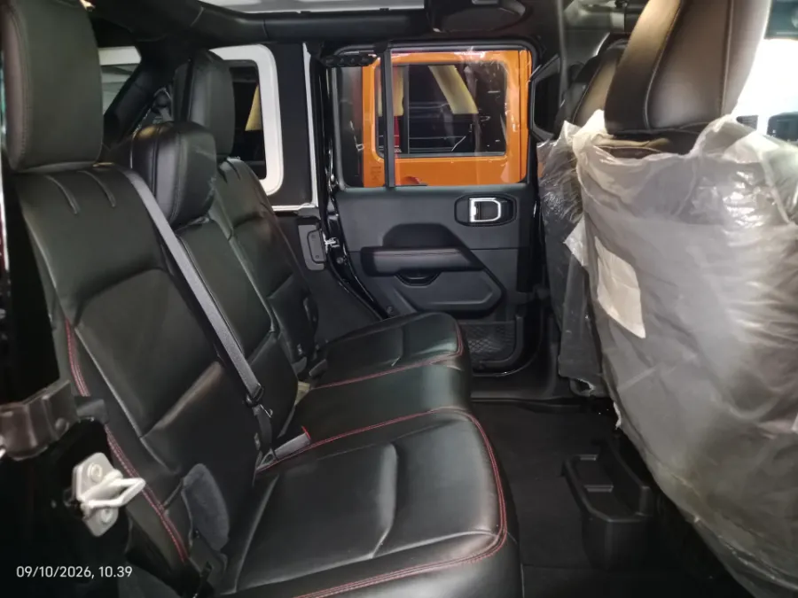 Foto Mobil Bekas Kabin Belakang Jeep Wrangler 2.0 Rubicon 4-Door tahun 2023