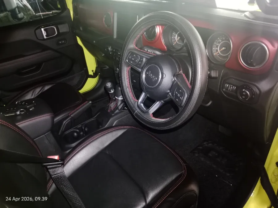 Foto Mobil Bekas Kabin Depan Jeep Wrangler 2.0 Rubicon 4-Door tahun 2023