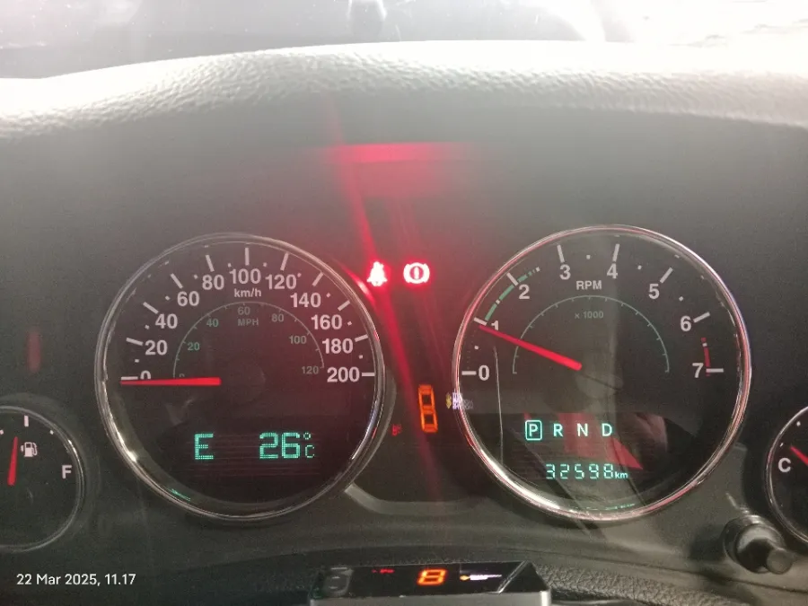 Foto Mobil Bekas Odometer Jeep Wrangler 3.0 tahun 2015