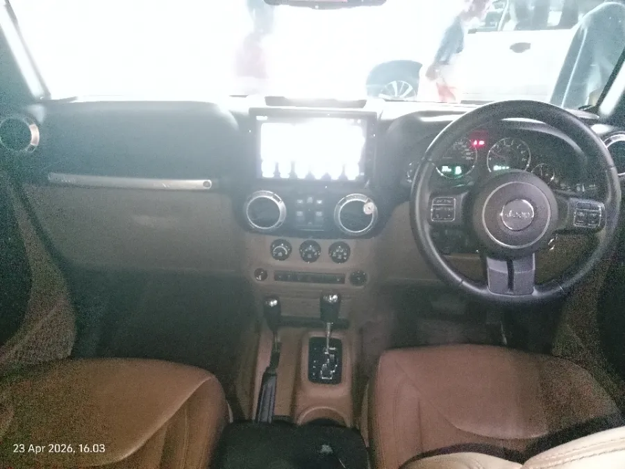 Foto Mobil Bekas Dashboard Jeep Wrangler 3.0 Rubicon tahun 2015