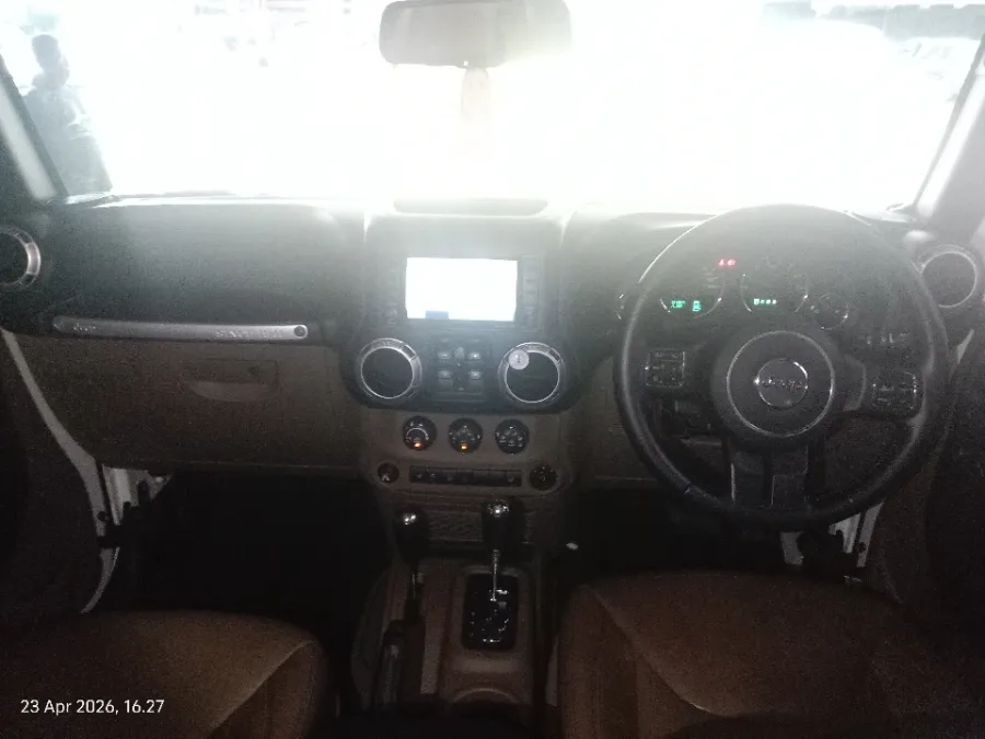 Foto Mobil Bekas Dashboard Jeep Wrangler 3.0 Rubicon tahun 2015