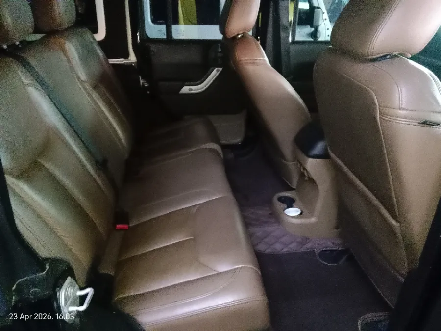 Foto Mobil Bekas Kabin Belakang Jeep Wrangler 3.0 Rubicon tahun 2015