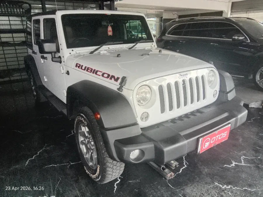 Foto Mobil Bekas Kanan Depan Jeep Wrangler 3.0 Rubicon tahun 2015