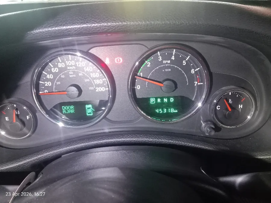 Foto Mobil Bekas Odometer Jeep Wrangler 3.0 Rubicon tahun 2015
