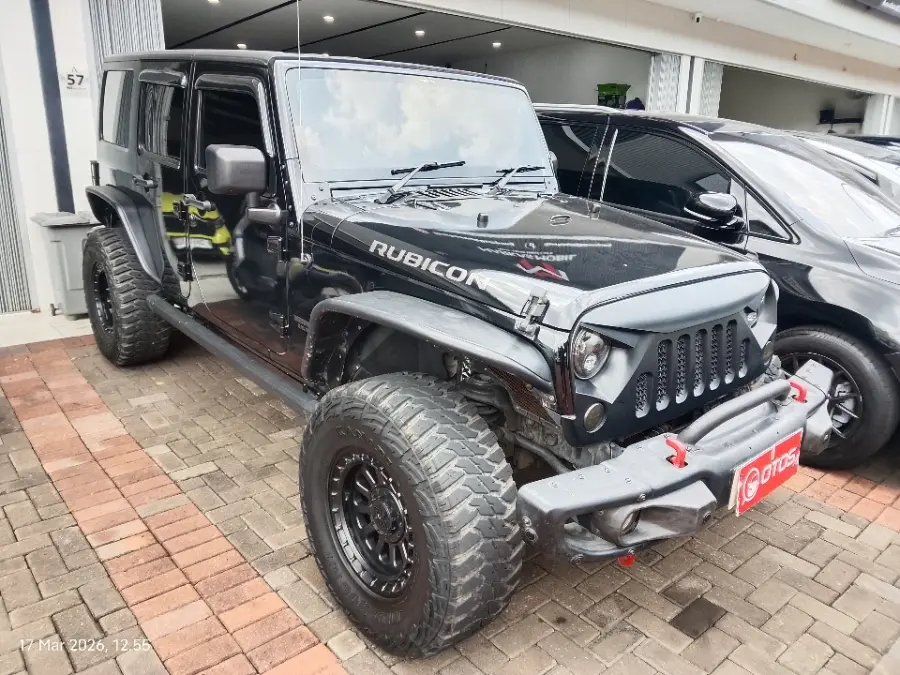 Foto Mobil Bekas Kanan Depan Jeep Wrangler 3.6 tahun 2012