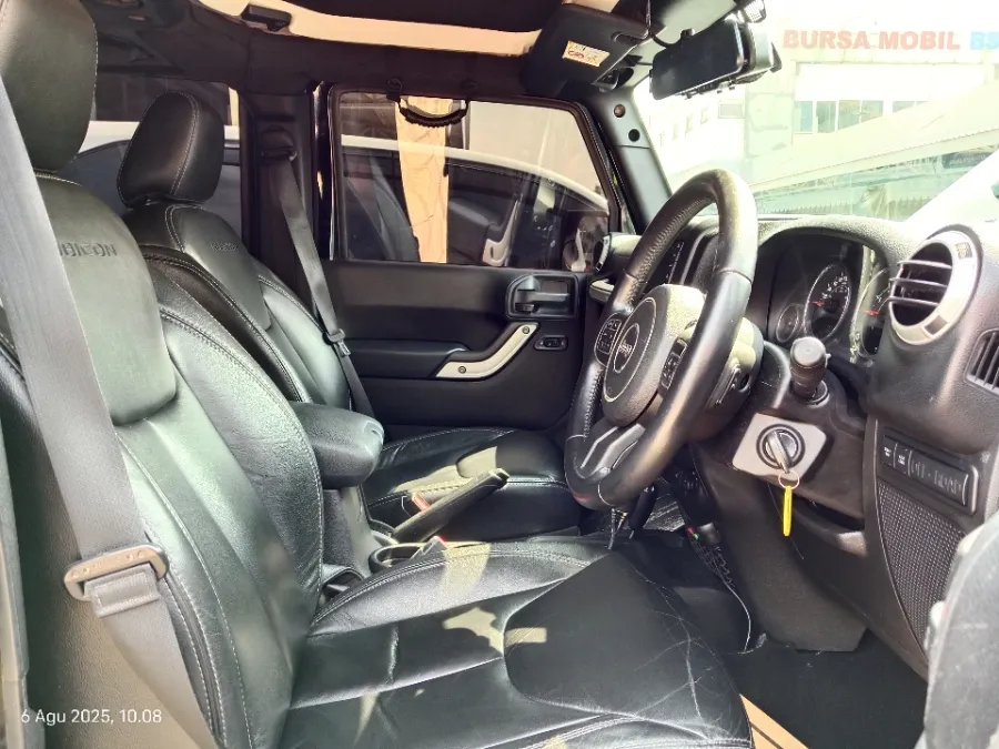 Foto Mobil Bekas Kabin Depan Jeep Wrangler 3.6 tahun 2013