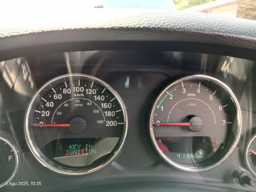 Foto Mobil Bekas Odometer Jeep Wrangler 3.6 tahun 2013