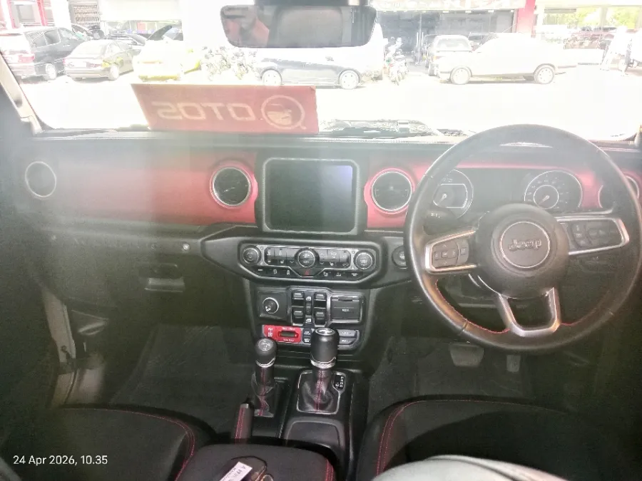Foto Mobil Bekas Dashboard Jeep Wrangler 3.6 Rubicon tahun 2022