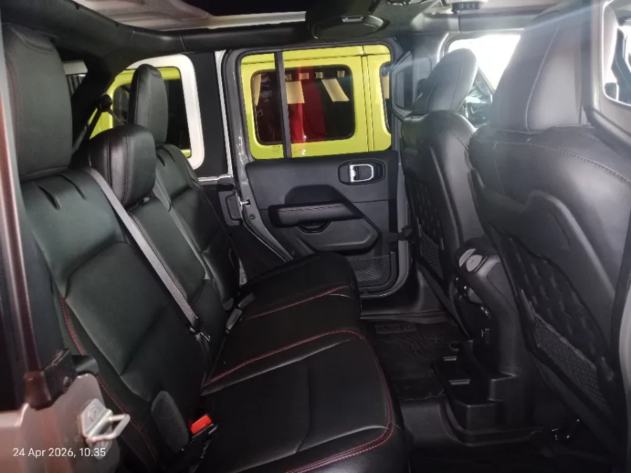 Foto Mobil Bekas Kabin Belakang Jeep Wrangler 3.6 Rubicon tahun 2022