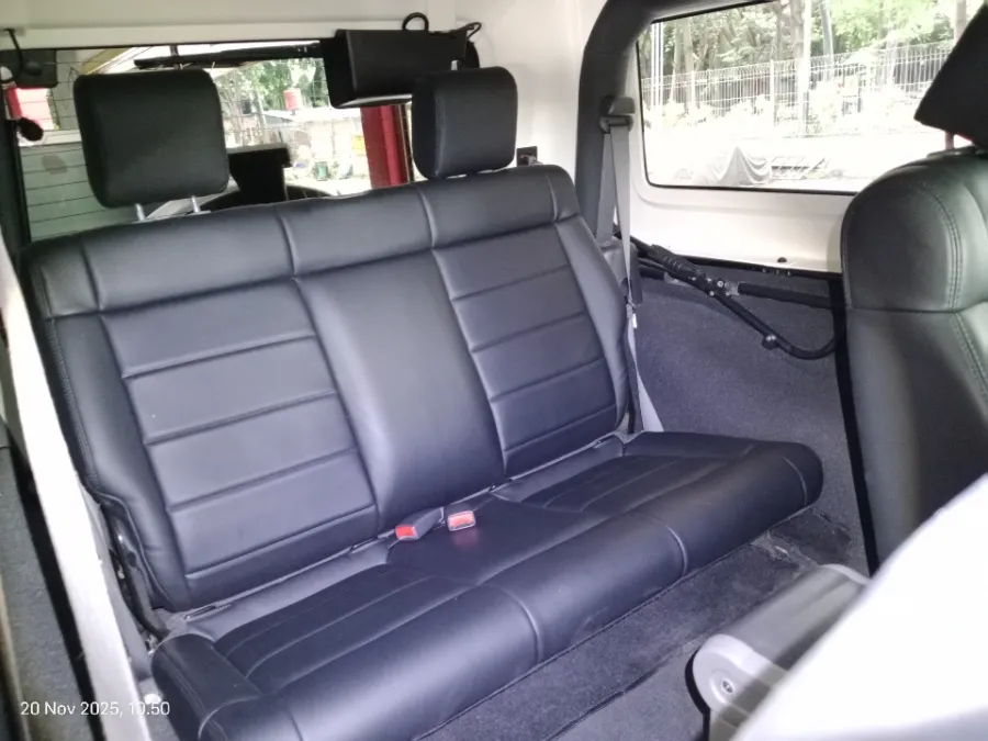 Foto Mobil Bekas Kabin Belakang Jeep Wrangler 3.8 tahun 2010