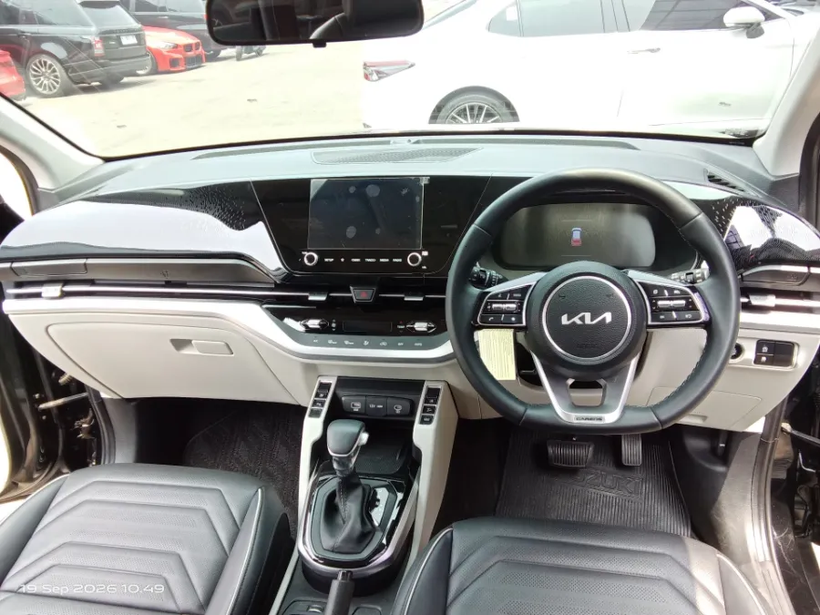 Foto Mobil Bekas Dashboard KIA Carens 1.5 tahun 2022