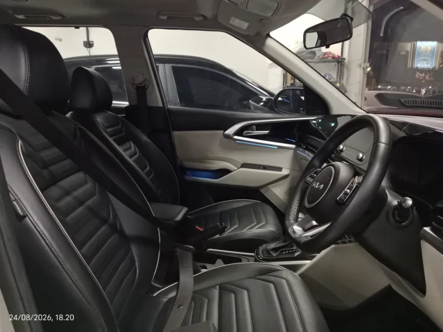 Foto Mobil Bekas Kabin Depan KIA Carens 1.5 tahun 2022