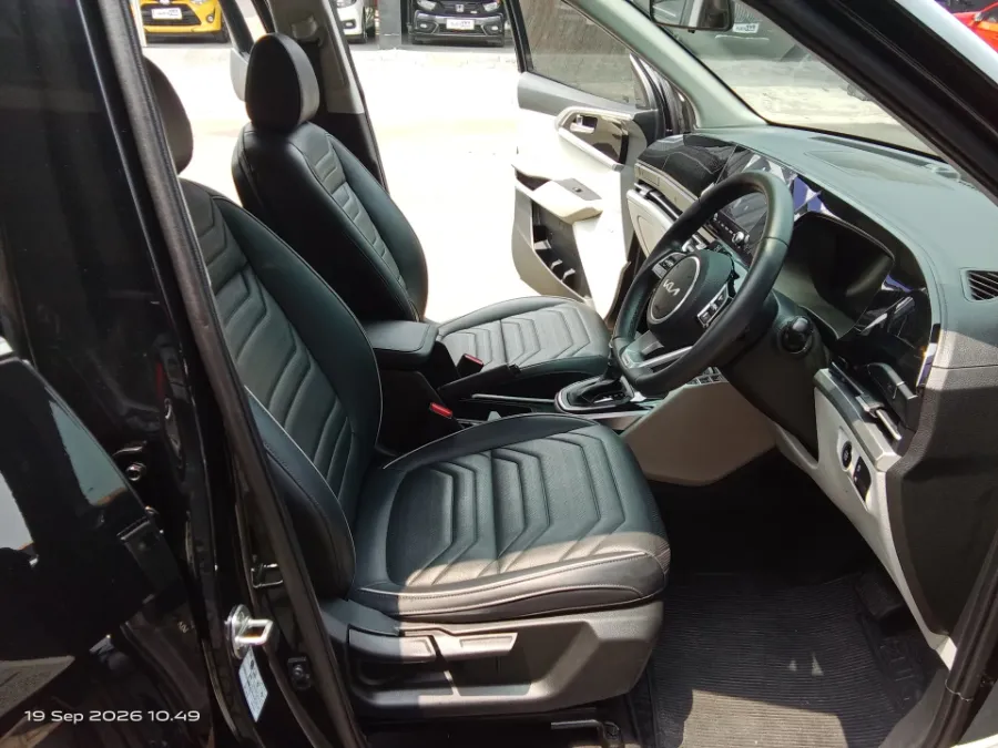 Foto Mobil Bekas Kabin Depan KIA Carens 1.5 tahun 2022